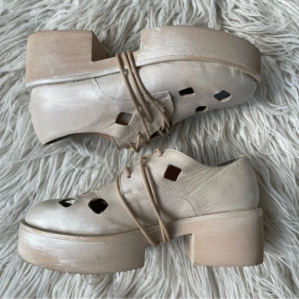 PAPUCEI Camelia Beige Laser Cut Leather Lace Up Platform Flatforms NWT Size 38